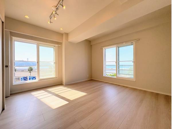 洋室からもオーシャンビューを眺望できます