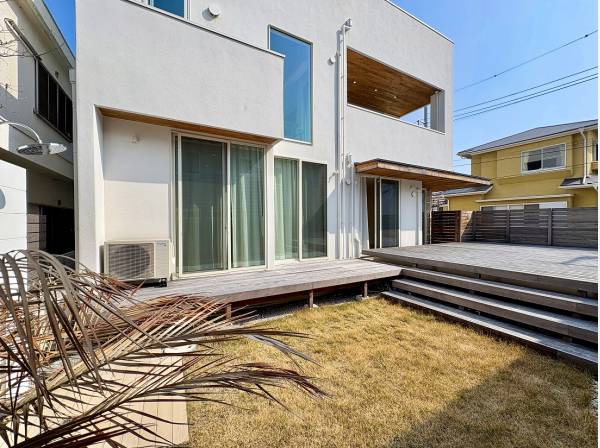 海上がりの余韻に浸るシャワー付きのプライベートデッキ