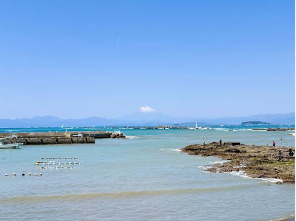 目の前の海 お洒落なカフェやレストランの点在するエリアです
