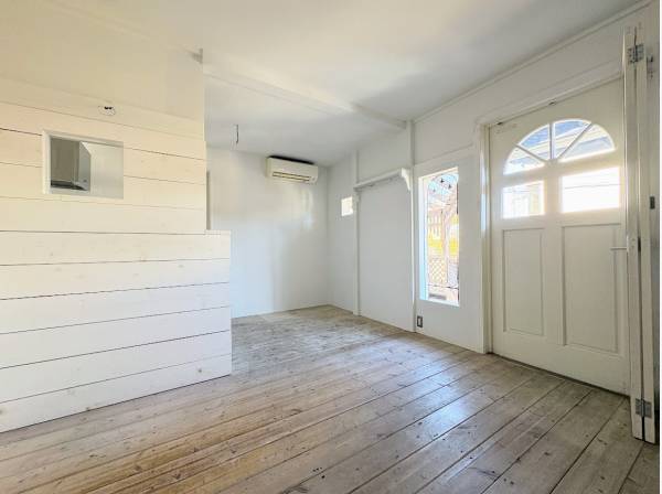 以前はカフェとして使っていた店舗スペース