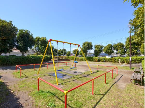 日坂あかね公園まで徒歩1分 (約30ｍ)