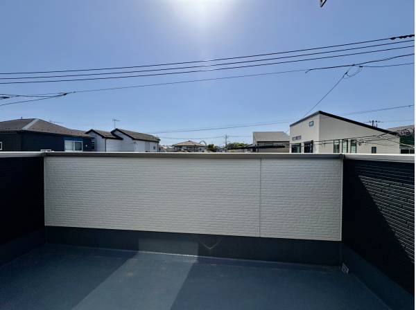 バルコニーは広くて、日当たり良好！