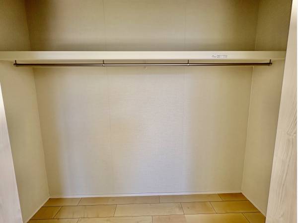 各部屋の収納スペースもタップリあります。