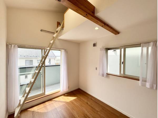 小屋裏収納もついております