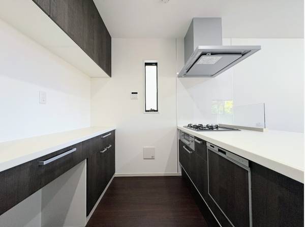 カップボードもあるオープンキッチン