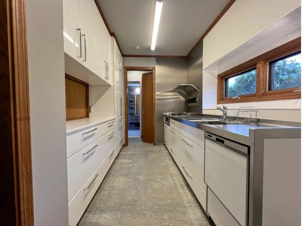 キッチンは広々