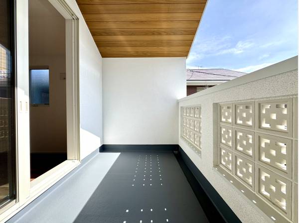 リビングから繋がるバルコニー