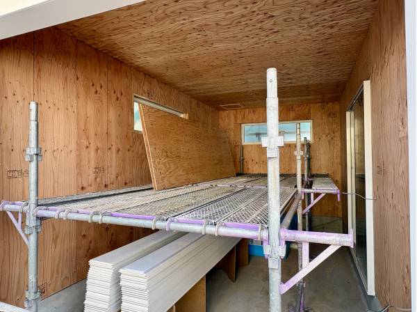 オーバースライダー付きのガレージは多目的に利用できます。