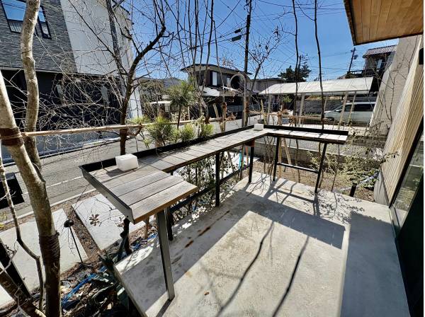 庭にはカフェスペースがありますよ！