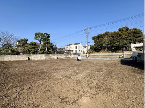 緑が多く穏やかな空気の流れる現地