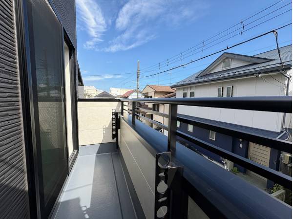 南向きのバルコニーは日当たりがよく物干しに最適です