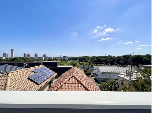 周辺には高い建物がなく開放的な眺望です！