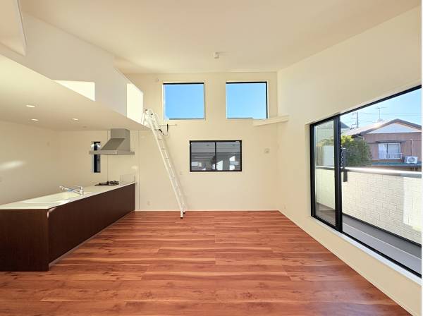 開放感のある勾配天井