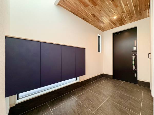 上部が吹き抜けている玄関ホール！