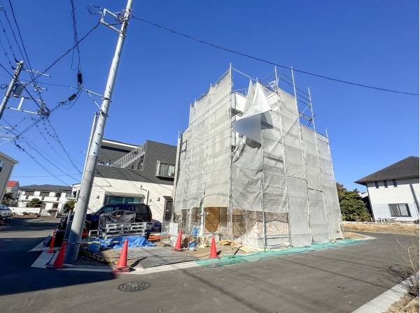新設された美しい街路に囲まれる3方角地のお住まい