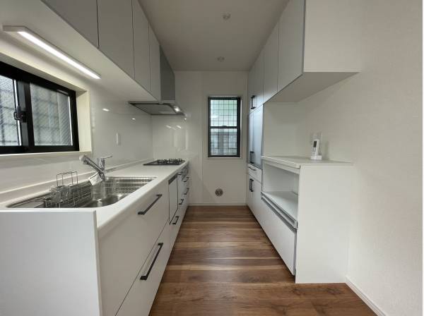 食洗器付きキッチンと豊富な収納スペース
