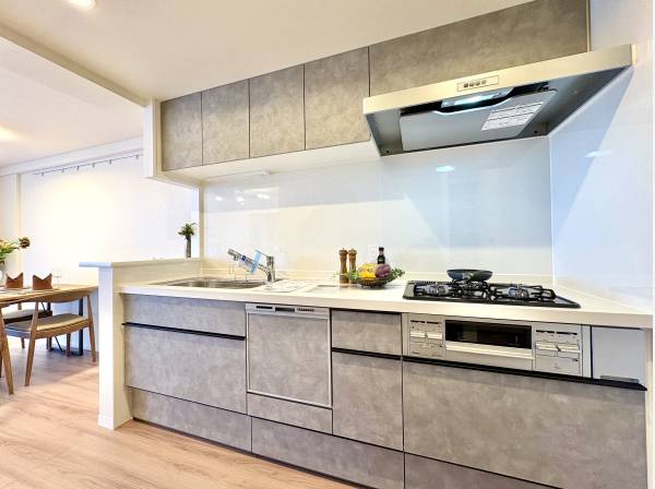 システムキッチンにはディスポーザー完備