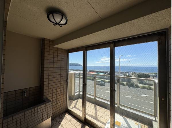 部屋から江の島と海が見えます
