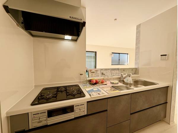 家族との会話を楽しめるシステムキッチン