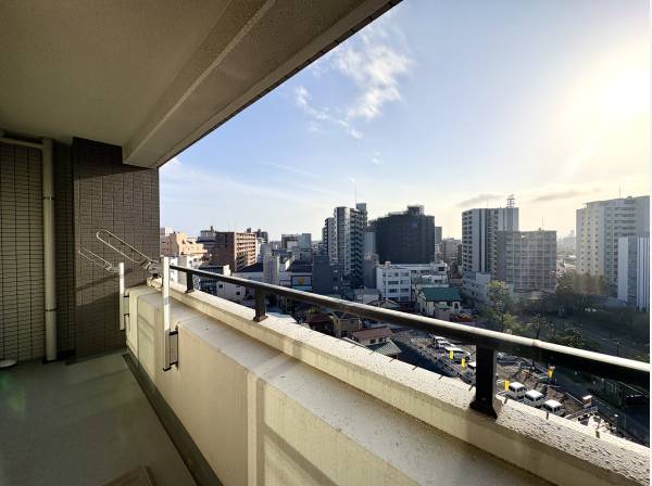 ワイドバルコニーです。パノラマビューが進みます。