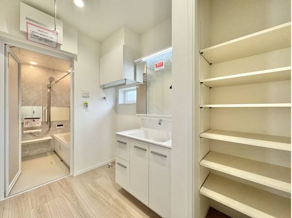 暮らしに寄り添う収納力が魅力