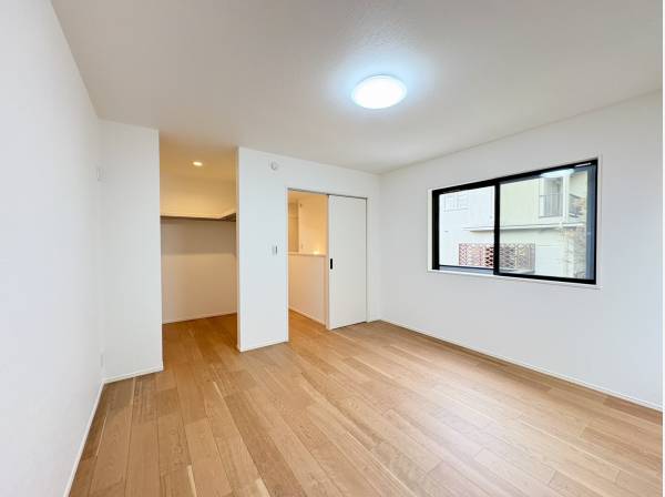 居室は2階に3部屋ございます