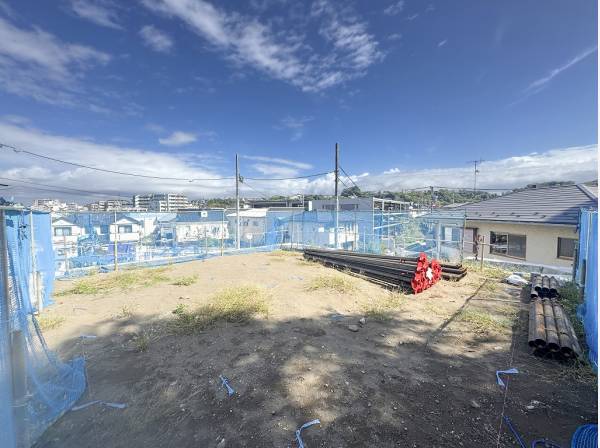 接道より高い位置に佇む陽の光に包まれたお住まいが愉しみですね