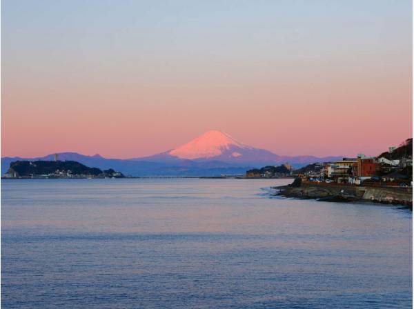稲村ガ崎海岸徒歩3分(約220m)
