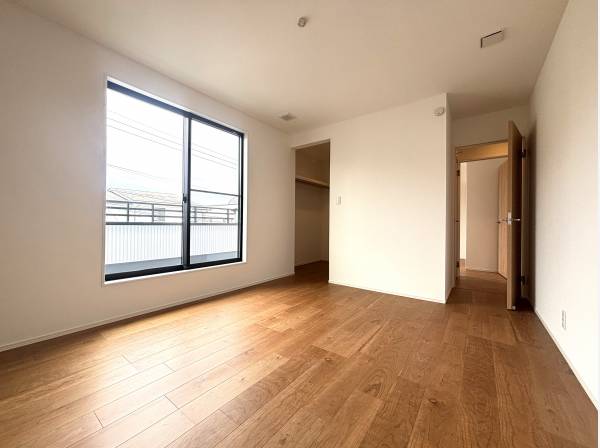 洋室は2階に4部屋ございます