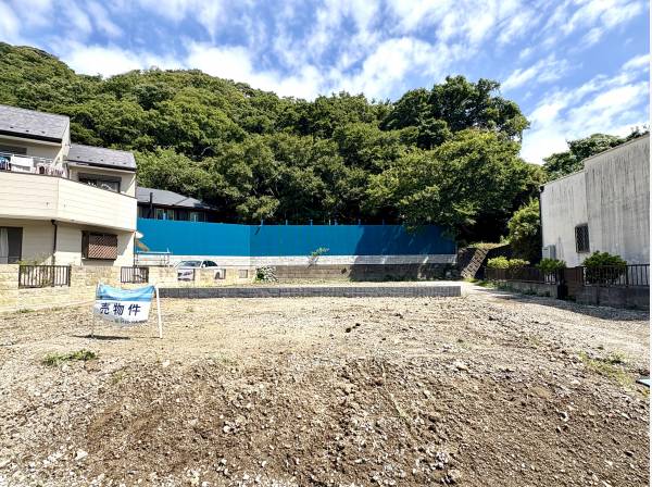緑に囲まれた葉山の豊かな自然を感じる古都ができます。