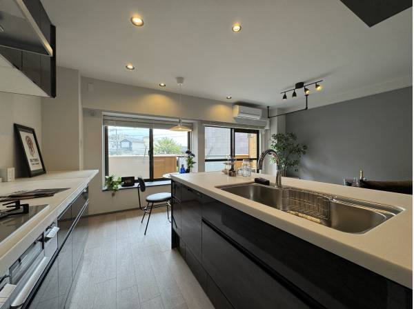 2階のお部屋ですが近くに建物が無いので光がよく差し込みます。
