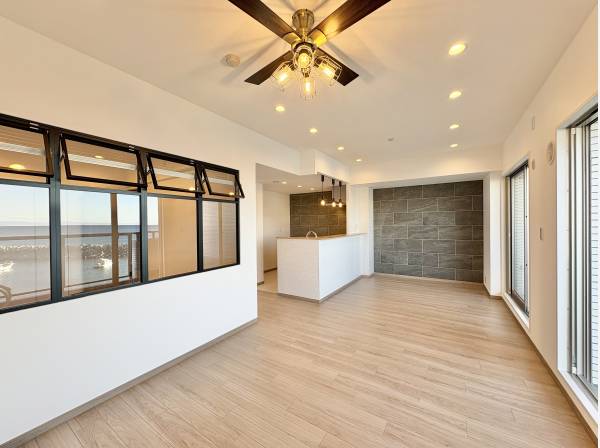 光と風が抜ける、リノベーション済み住戸です