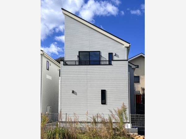 片流れ屋根がスタイリッシュな外観です