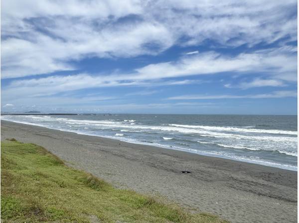 海まで徒歩5分（約360m）