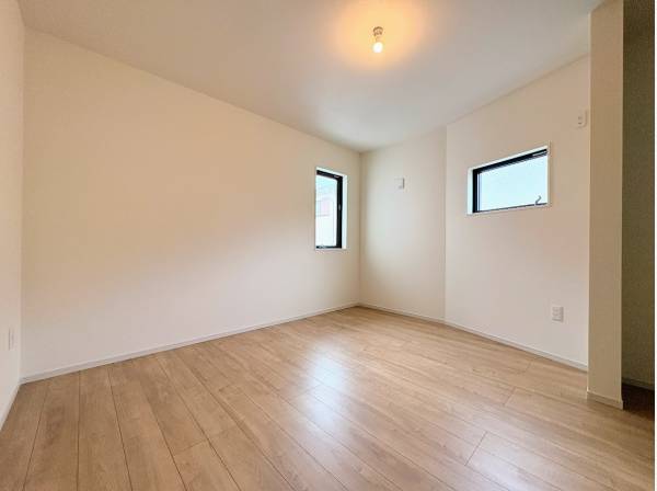 収納も豊富な洋室