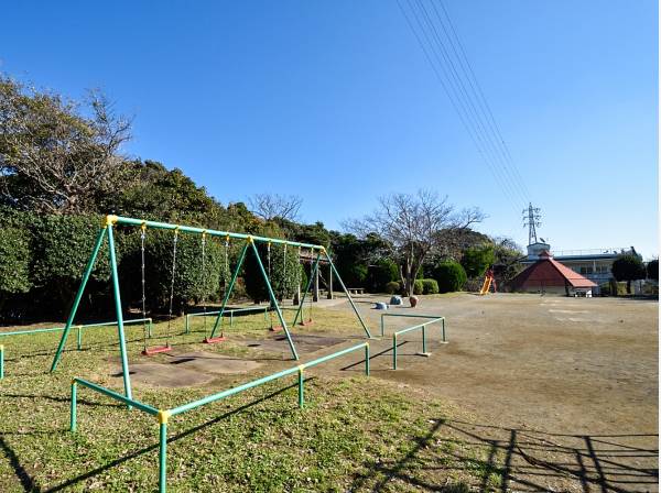 西鎌倉二丁目公園まで徒歩1分（約50m）