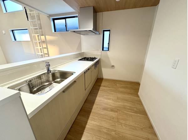 家事がはかどる明るく使いやすいキッチンスペース