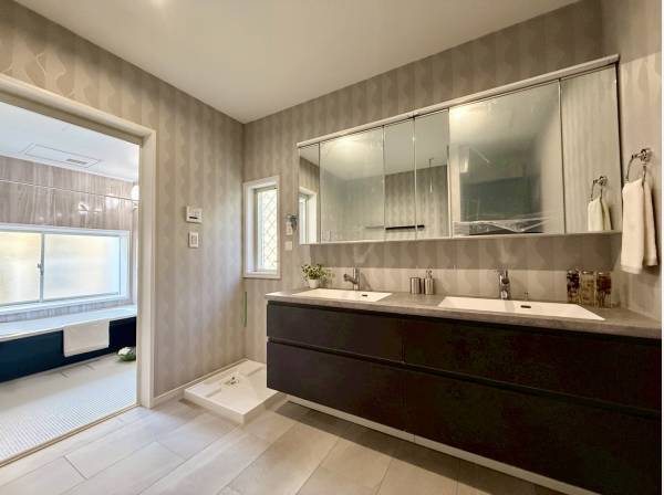 洗面は2口ありとても使い勝手の良い仕様になります。