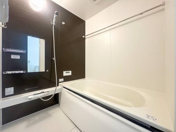 一日の疲れを癒してくれる落ち着いた雰囲気のバスルーム