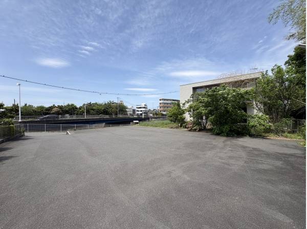 駐車スペースもかなり広いです