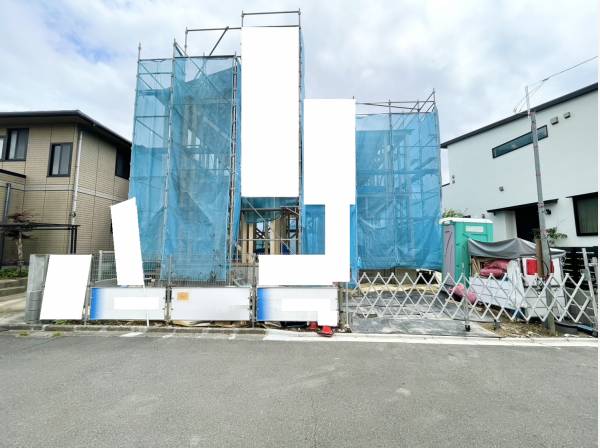 前面道路は約6ｍの広さがあり開放感のあるロケーション