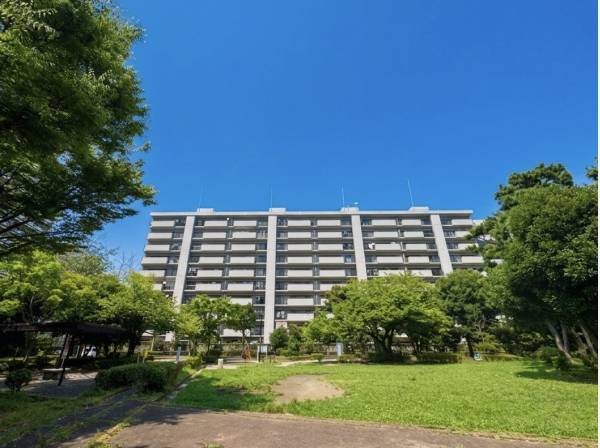 藤沢駅徒歩7分でありながら周囲は開けたロケーション
