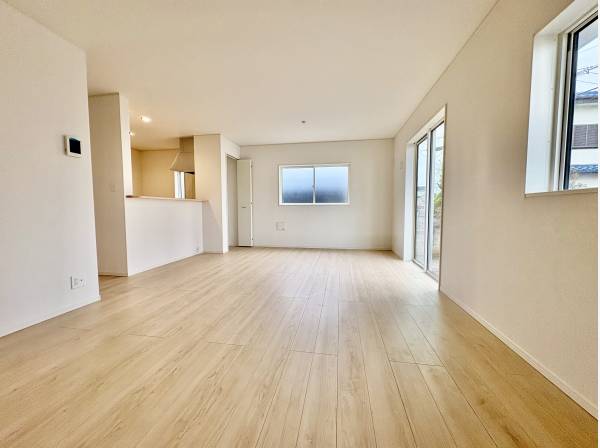 LDKは広くて、庭や駐車場も目の前ですよ！