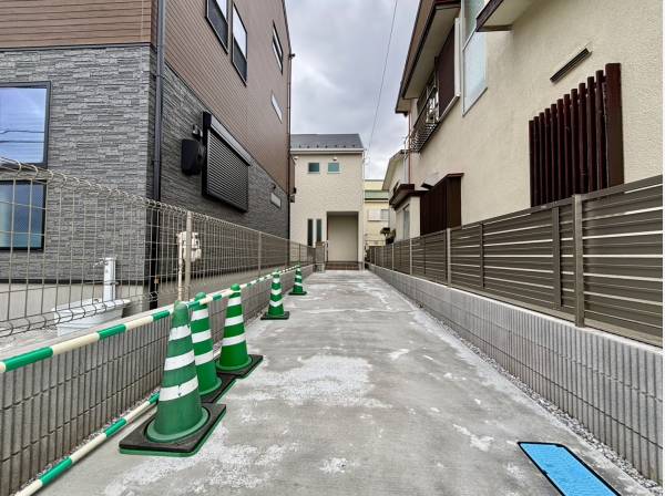 アプローチ2台駐車可能