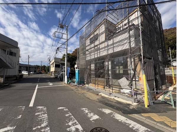 前面道路も広々です！