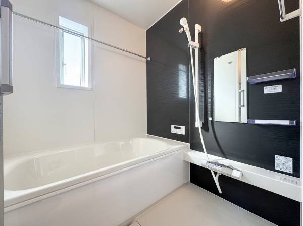 いつでもカラッと快適な浴室乾燥機能付きのバスルーム