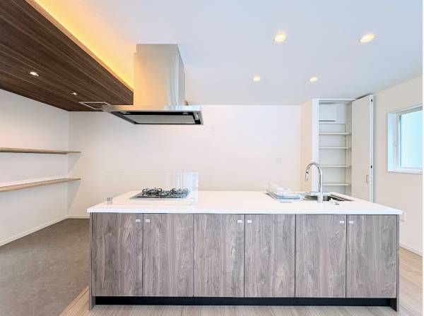 お洒落なデザインのキッチンに仕上がっています