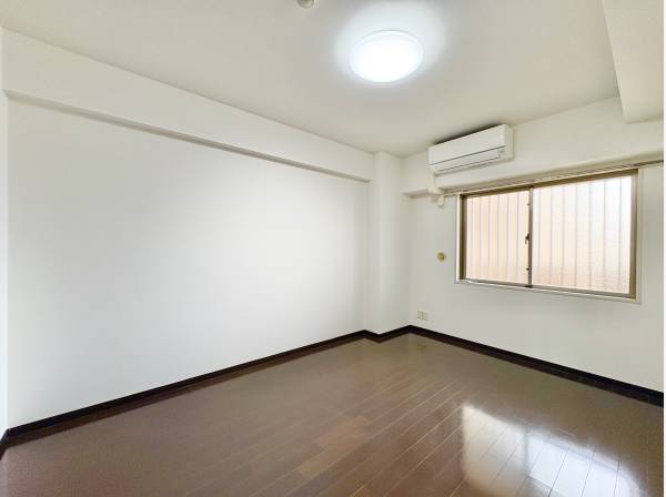 居室も落ち着きある配色になっております