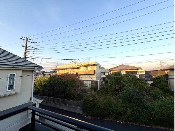 夕陽に染まる街並みを眺めながら心ほどけるひととき