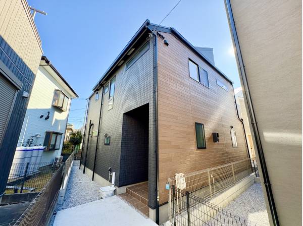 小田急線「六会日大前」駅までは徒歩8分となります